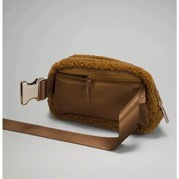 NWT! Lululemon Everywhere Fleece Belt Bag Burnt Caramel - Picture 5 of 14